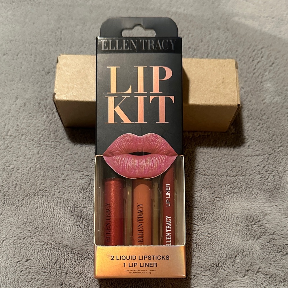 Ellen Tracy Lip Kit-2 Liquid Lipsticks, 1 Lip Liner/New-Sealed